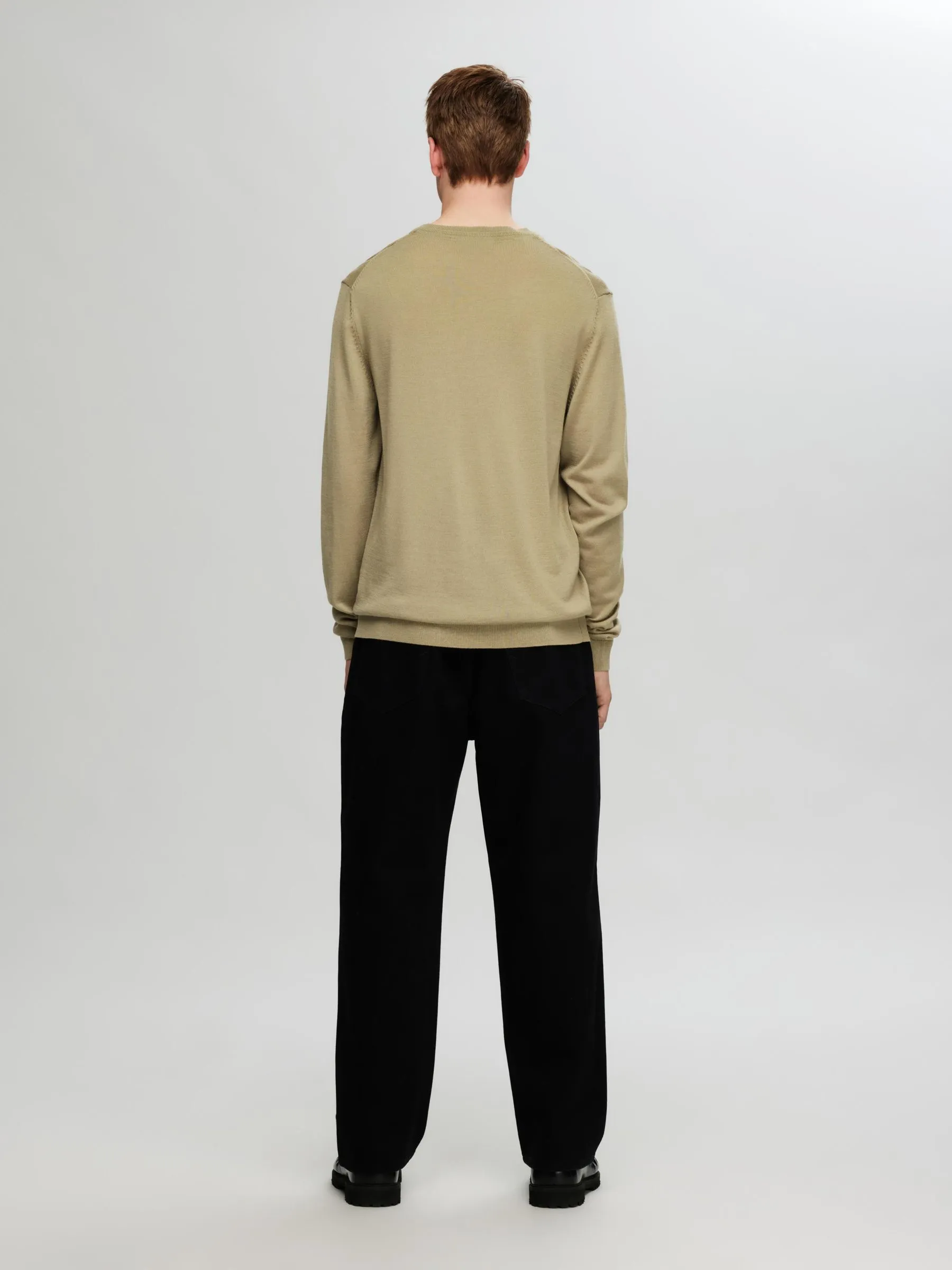 100% MERINOWOLL PULLOVER MIT RUNDHALSAUSSCHNITT