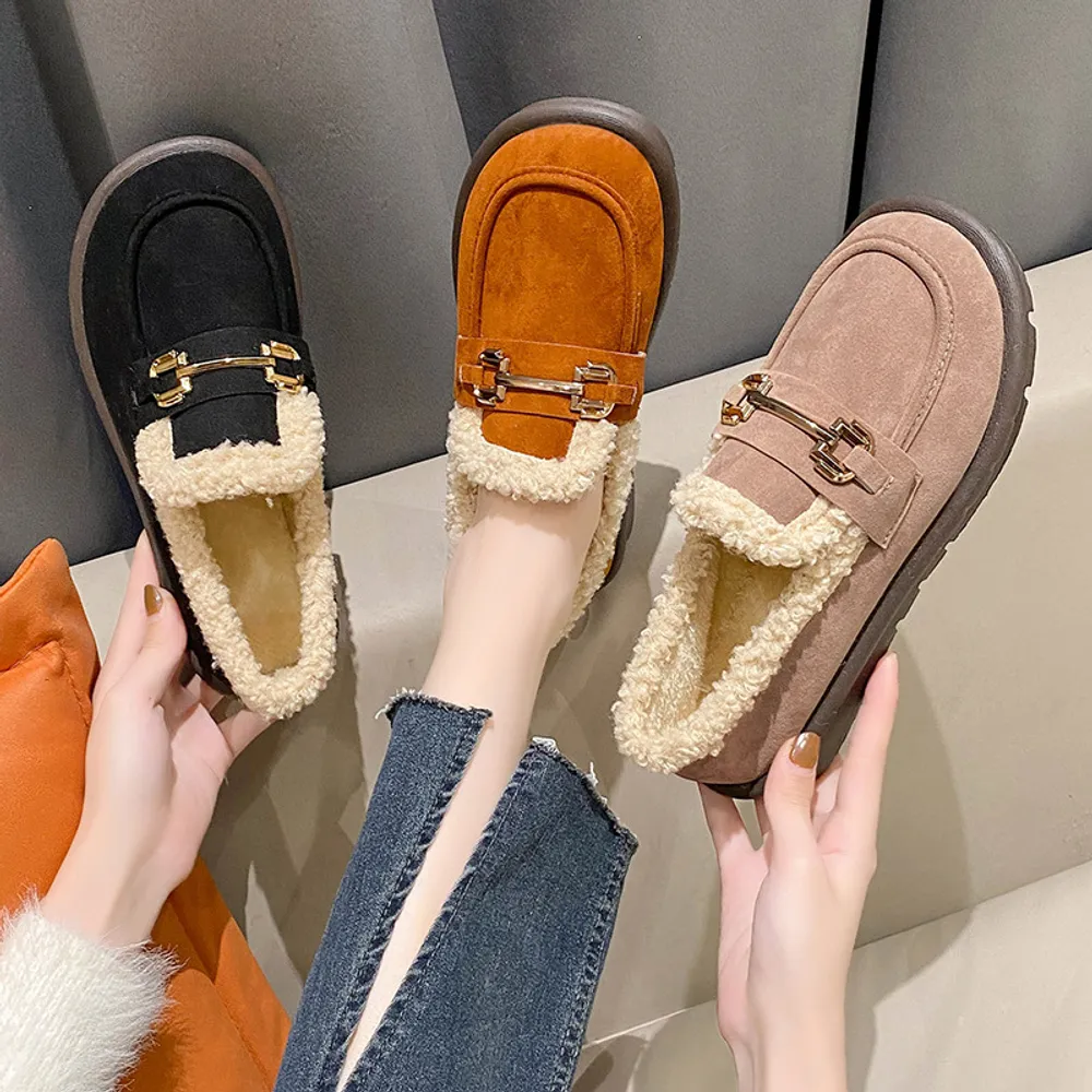 2024 Neue kostenlose Versanddesigner -Hausschuhe geeignet für Frauen flache Hausschuhe dicke untere haarige Schuhe mit Samtwärme