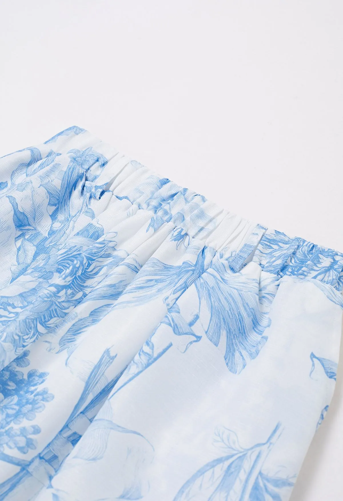 Blaue Hose mit weitem Bein und Blumenprint