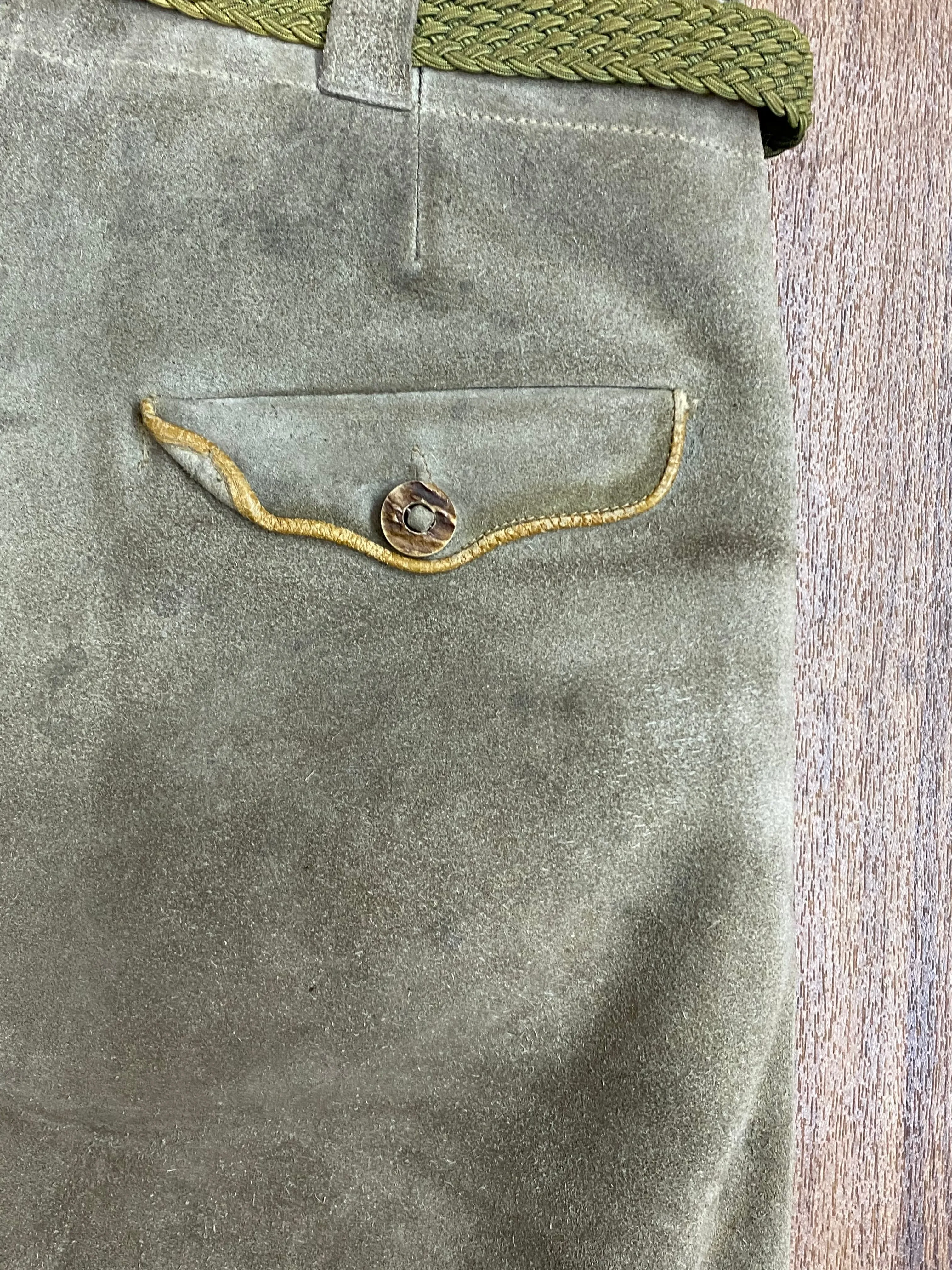 Kurze Trachten Lederhose Pfadfinder Vintage mit braunen Eichenlaub  Gr.54