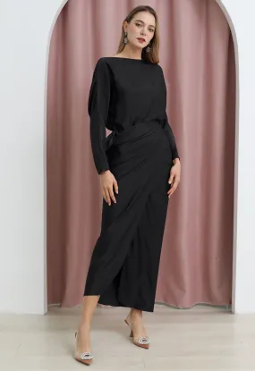 Satin-Maxikleid mit U-Boot-Ausschnitt und gewickelter Taille in Schwarz